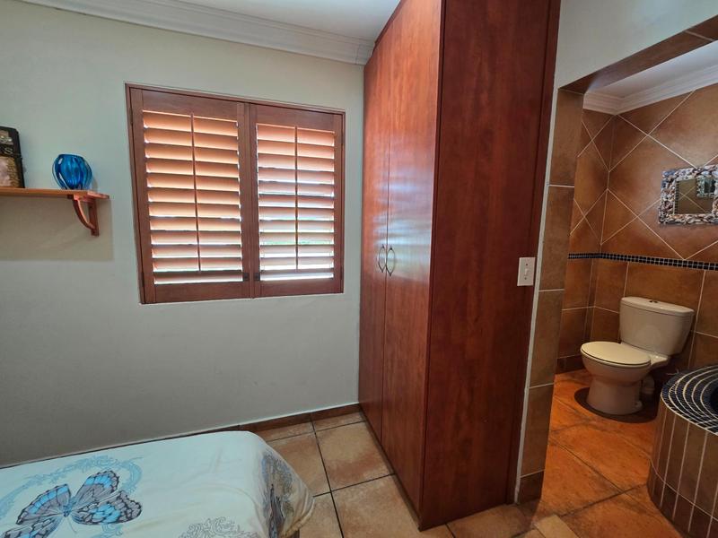 5 Bedroom Property for Sale in Golden Mile Western Cape